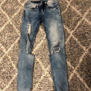 LIGHT BLUE DENIM RIPPED JEANS